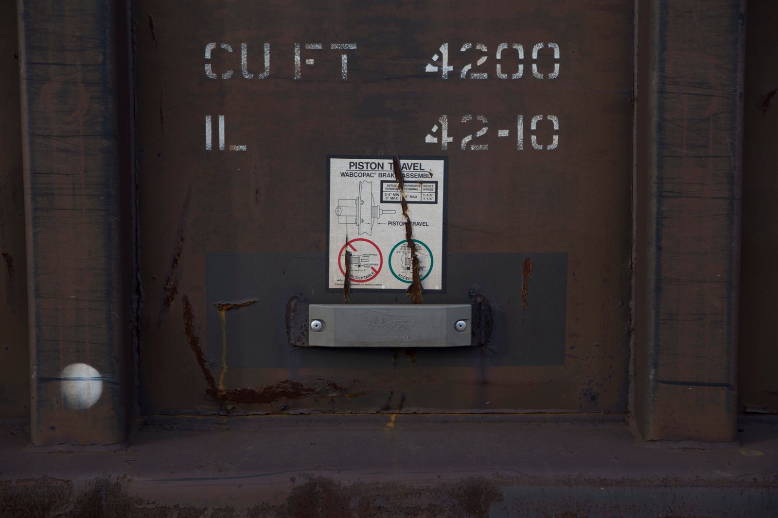 Industrial automatic equipment identification tag illustrating device and asset traceability