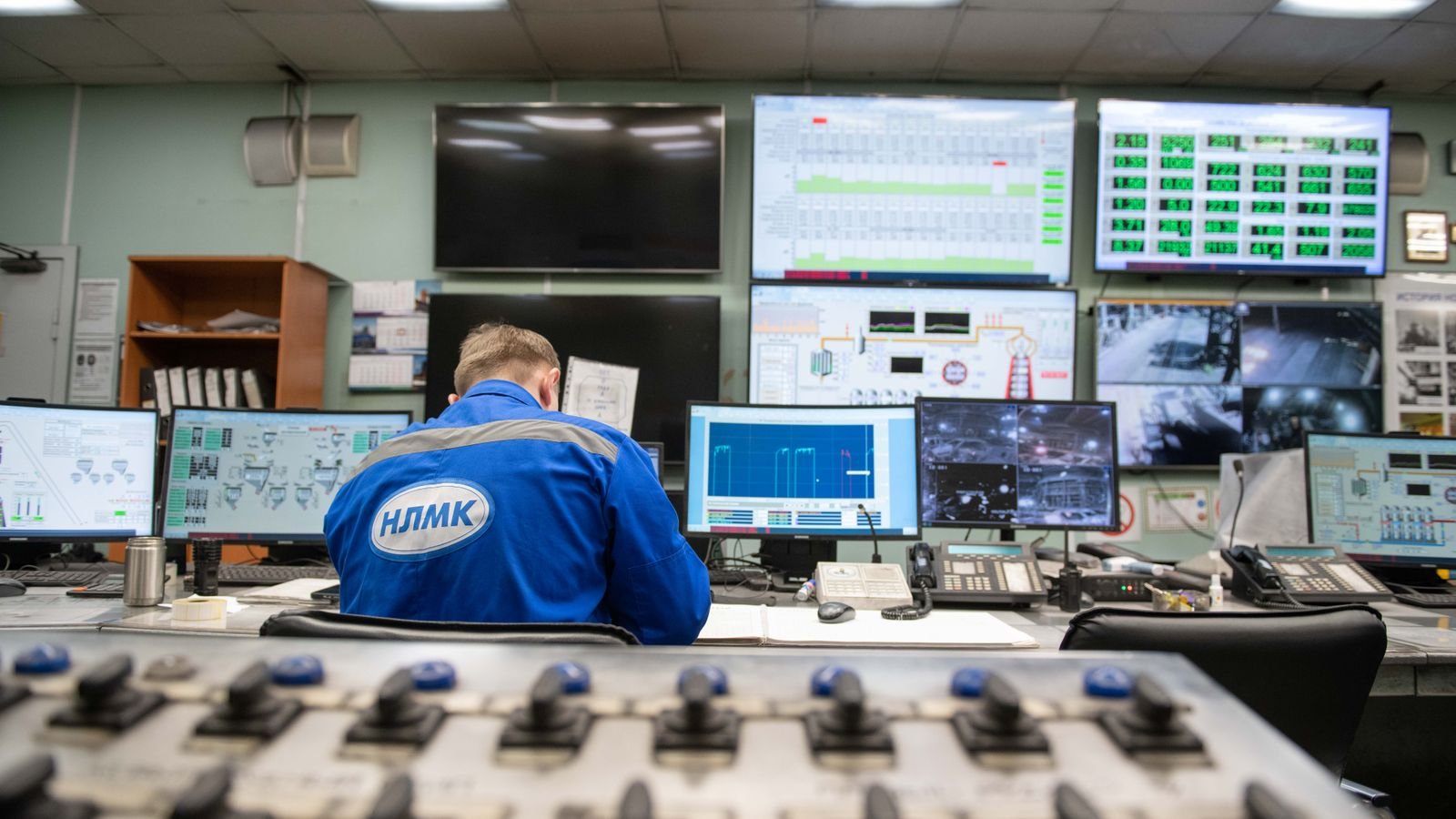 Engineer reviewing industrial control-room screens during PyXis diagnostic index commissioning